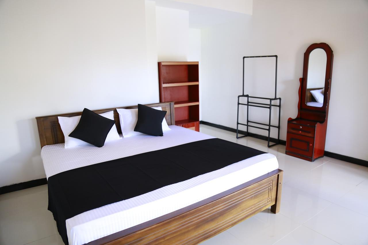 Layback Boutique Surf & Yoga Camp Sri Lanka Hostel Weligama Εξωτερικό φωτογραφία