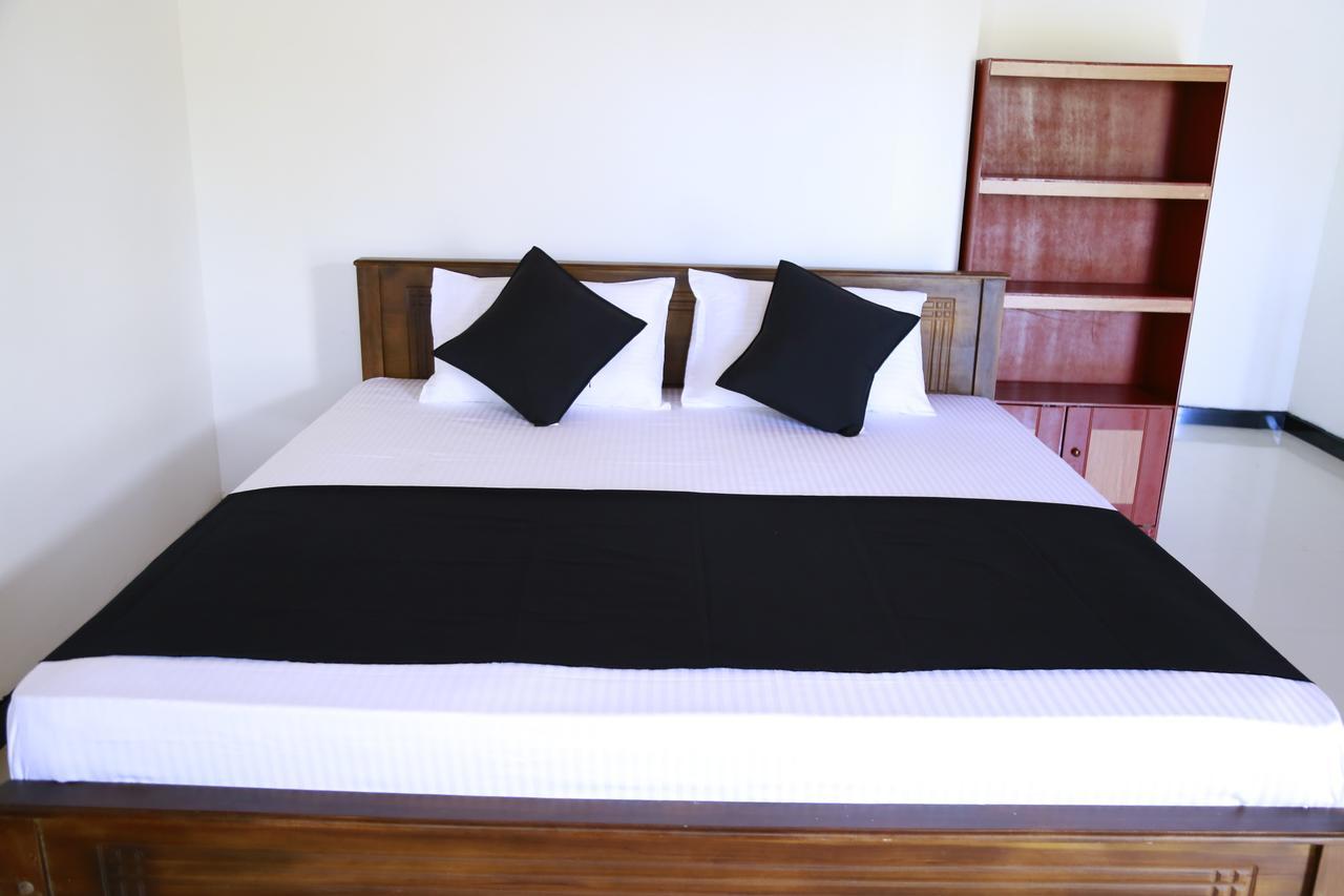 Layback Boutique Surf & Yoga Camp Sri Lanka Hostel Weligama Εξωτερικό φωτογραφία