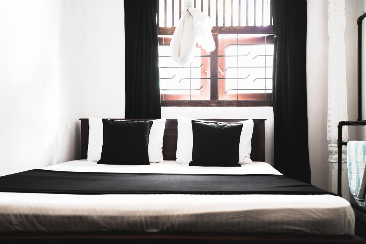 Layback Boutique Surf & Yoga Camp Sri Lanka Hostel Weligama Δωμάτιο φωτογραφία
